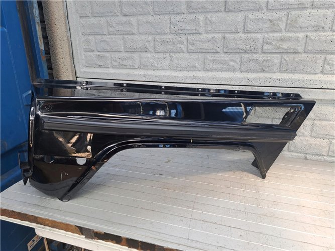 MERCEDES G-KLASA W463 BŁOTNIK PRZEDNI LEWY ORYGINAŁ (17665212233)