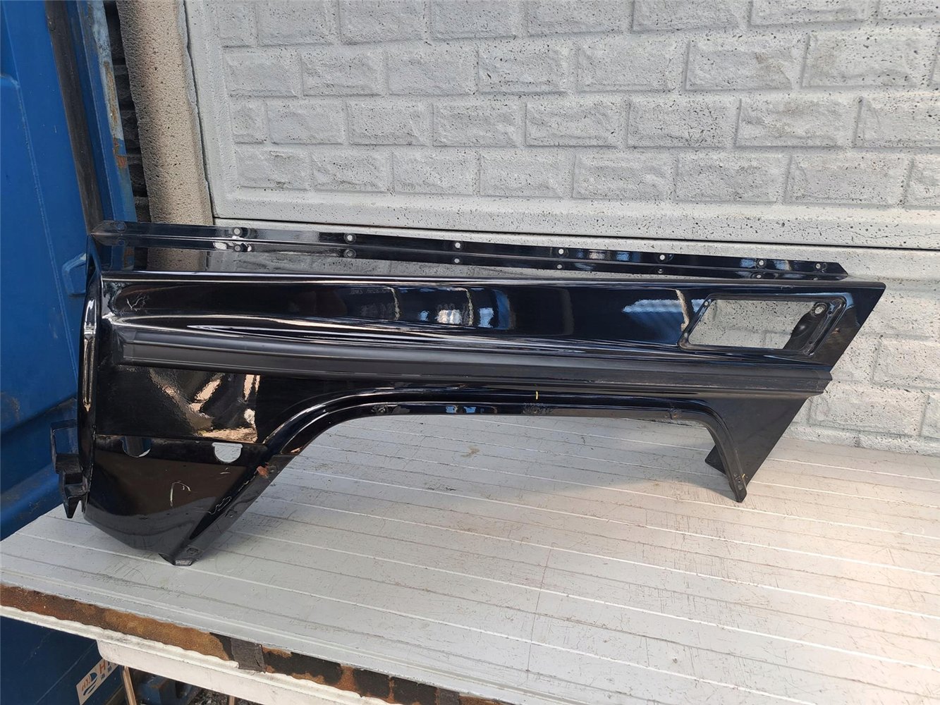 MERCEDES G-KLASA W463 BŁOTNIK PRZEDNI LEWY ORYGINAŁ (17665212233)