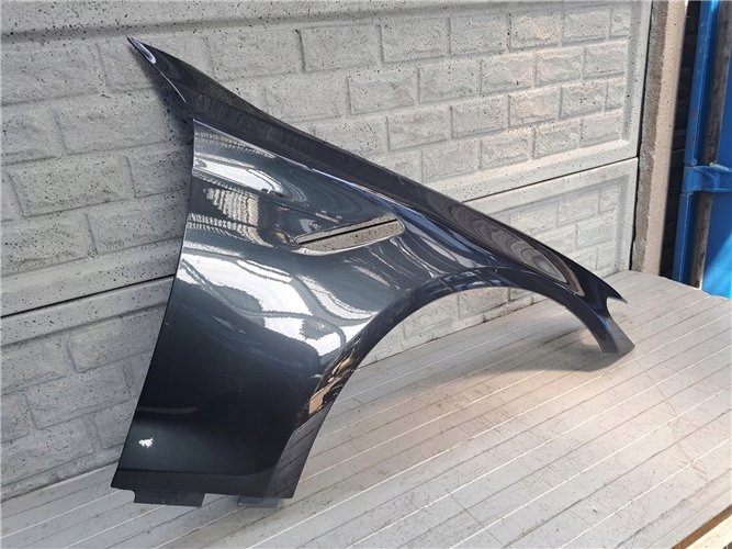 BMW M5 F90 BŁOTNIK PRZEDNI PRAWY ORYGINAŁ (17665216794)