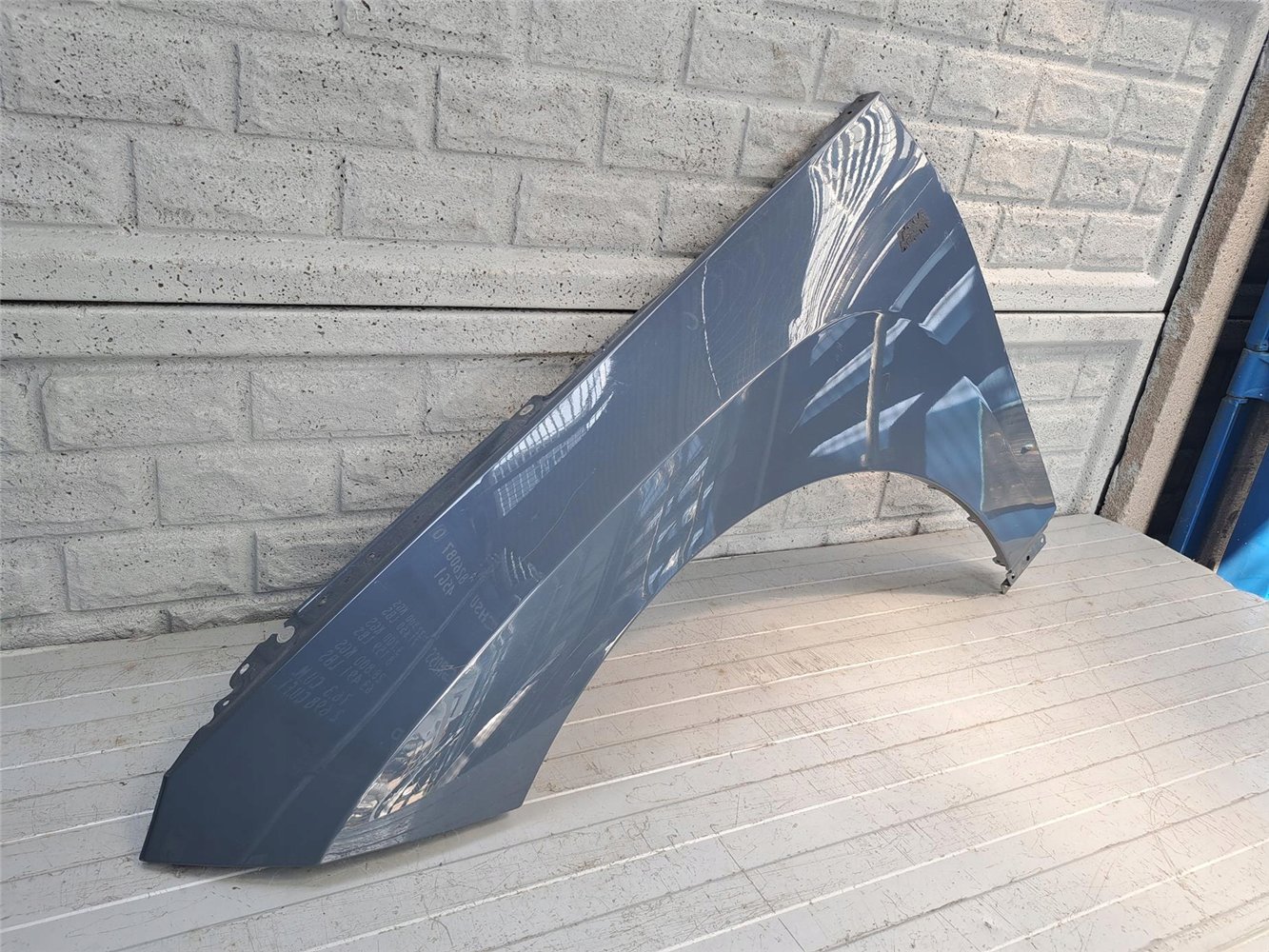 BMW iX i-X BŁOTNIK LEWY PRZEDNI ORYGINAŁ (17665221722)