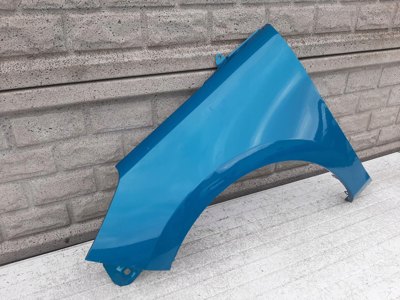 FORD FIESTA Mk8 MK 8 16-22 BŁOTNIK PRZEDNI LEWY - (12302123712)