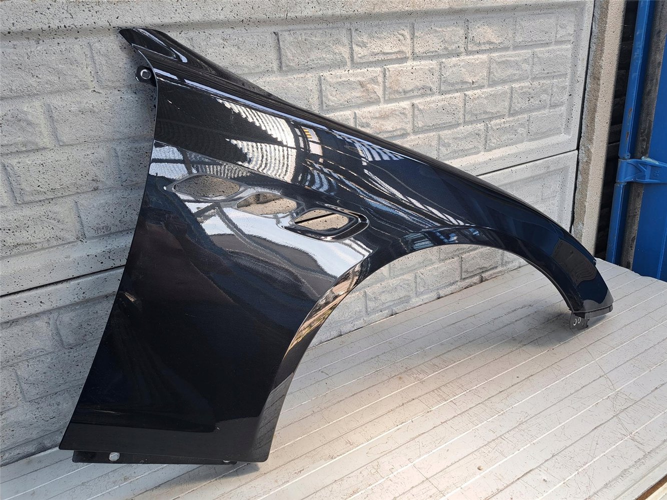 MASERATI QUATTROPORTE 6 VI 13-24 BŁOTNIK PRAWY PRZÓD ORYGINAŁ (17665228838)