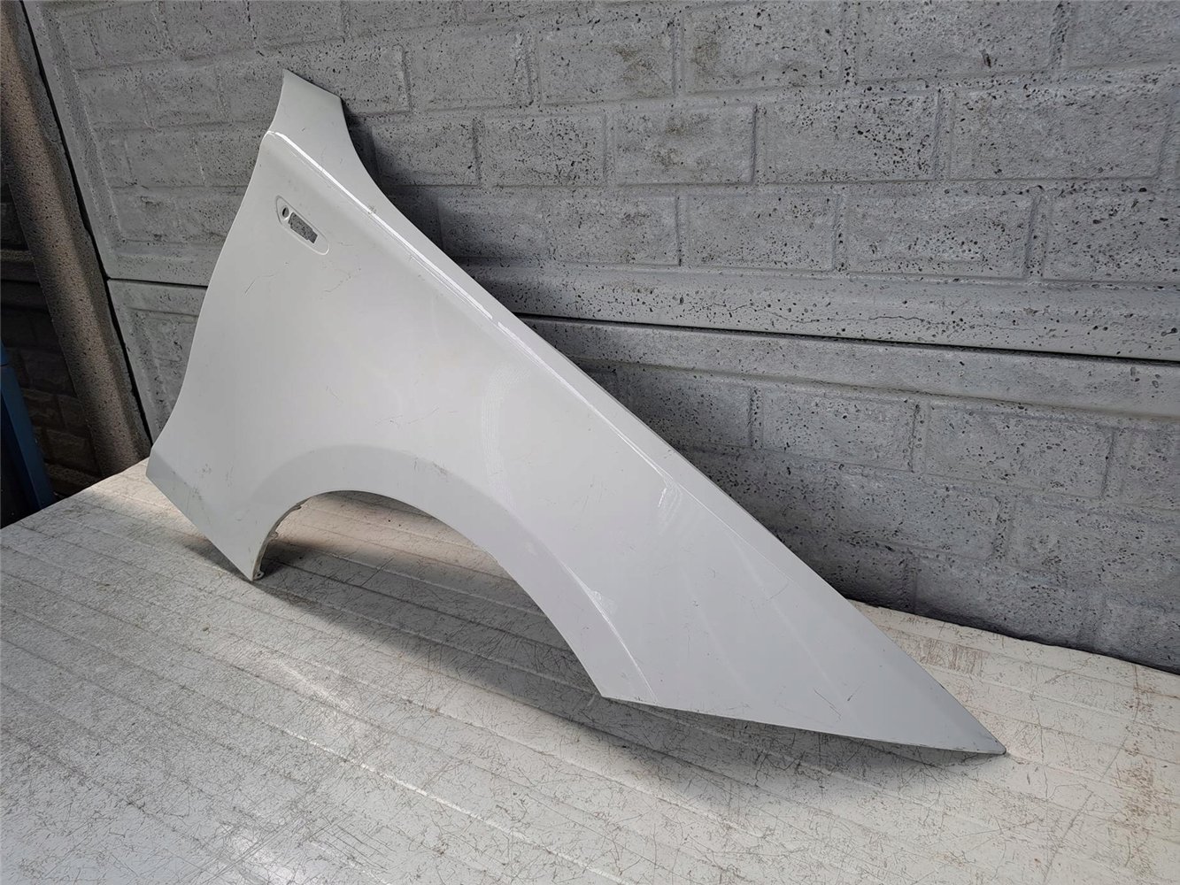 BŁOTNIK PRAWY PRZEDNI BMW 1 E81 E82 E87 E88 04-11 ORYGINAŁ (17672060177)