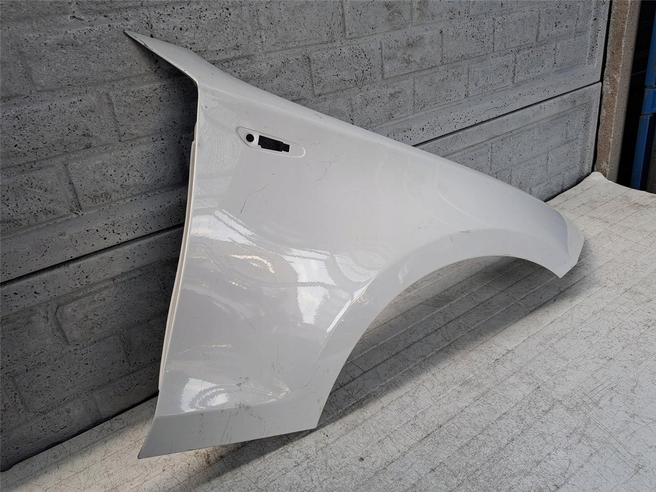 BŁOTNIK PRAWY PRZEDNI BMW 1 E81 E82 E87 E88 04-11 ORYGINAŁ (17672060177)