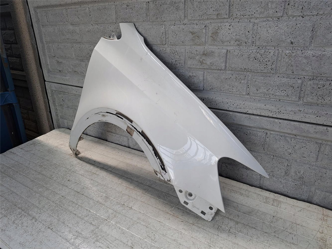 VW POLO 6R0 2009 - 2017 BŁOTNIK PRZEDNI PRAWY ORYGINAŁ (17672073406)