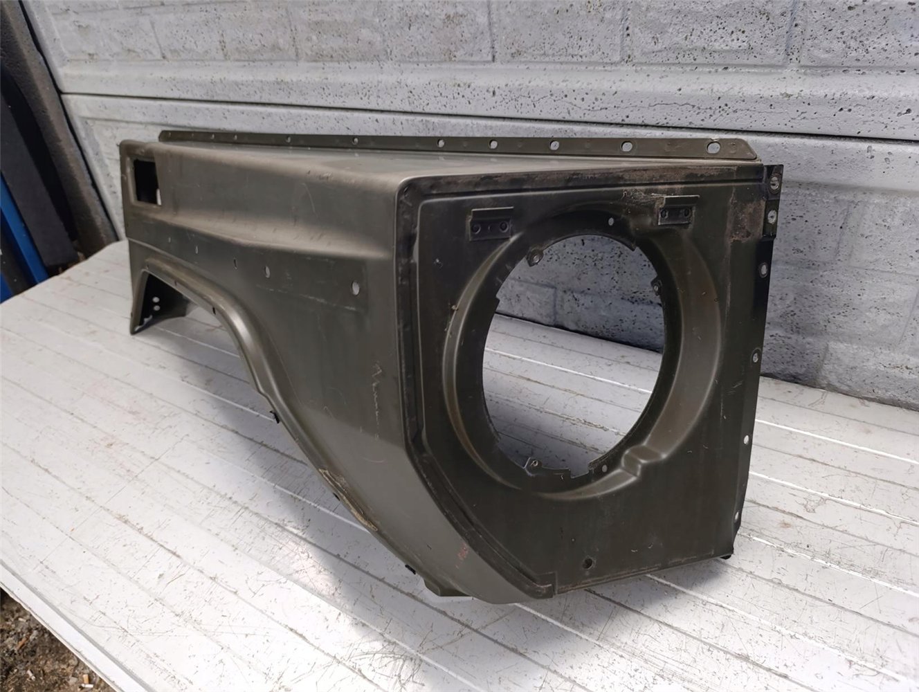 BŁOTNIK PRAWY PRZÓD MERCEDES G KLASA W460 79- ORYGINAŁ (17676314225)