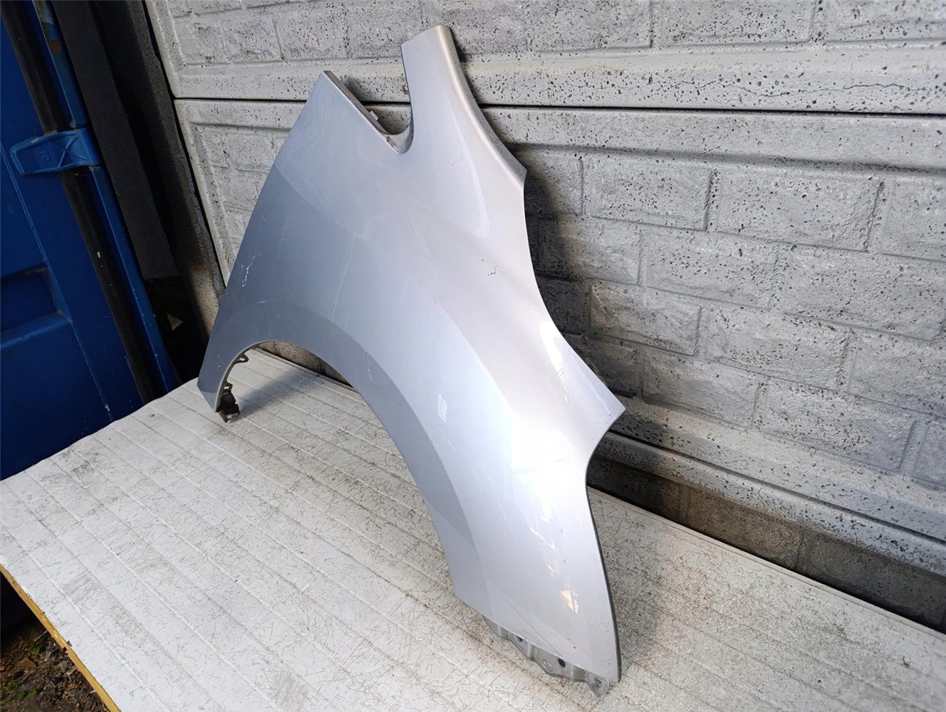 TOYOTA VERSO LIFT BŁOTNIK PRZEDNI PRAWY ORYGINAŁ (17681674480)