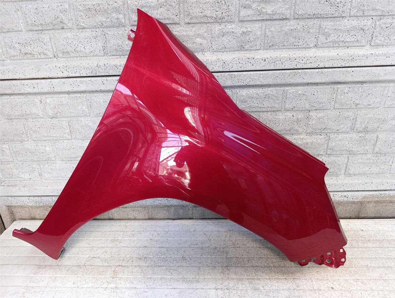 TOYOTA HILUX 15- BŁOTNIK PRZEDNI PRAWY ORYGINAŁ (17681676157)