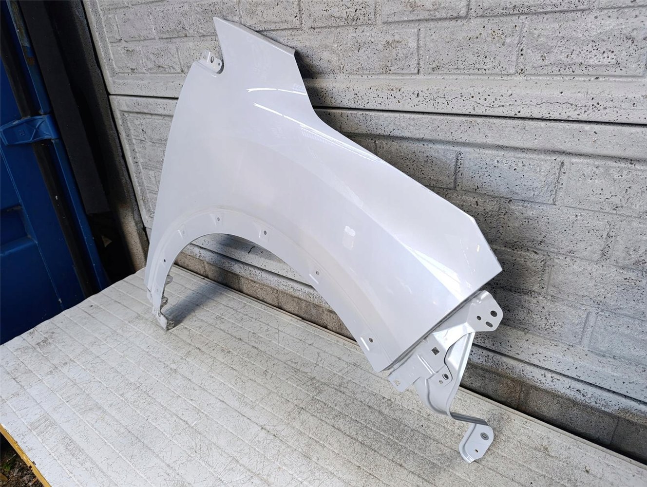 MITSUBISHI ECLIPSE CROSS 2021- BŁOTNIK PRZÓD PRAWY ORYGINAŁ (17681715841)