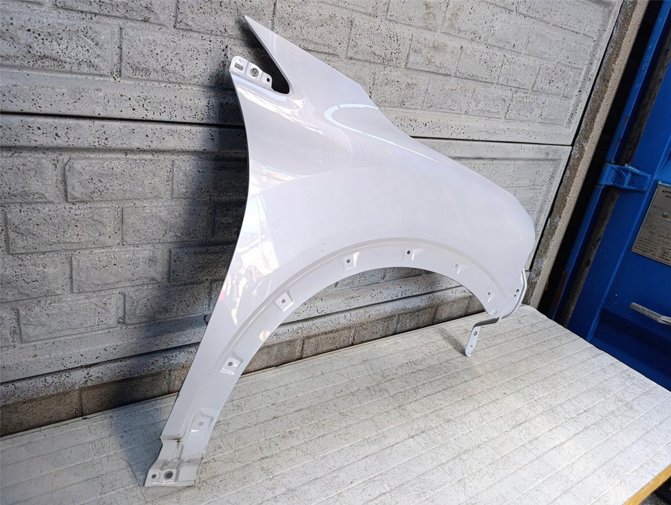 MITSUBISHI ECLIPSE CROSS 2021- BŁOTNIK PRZÓD PRAWY ORYGINAŁ (17681715841)