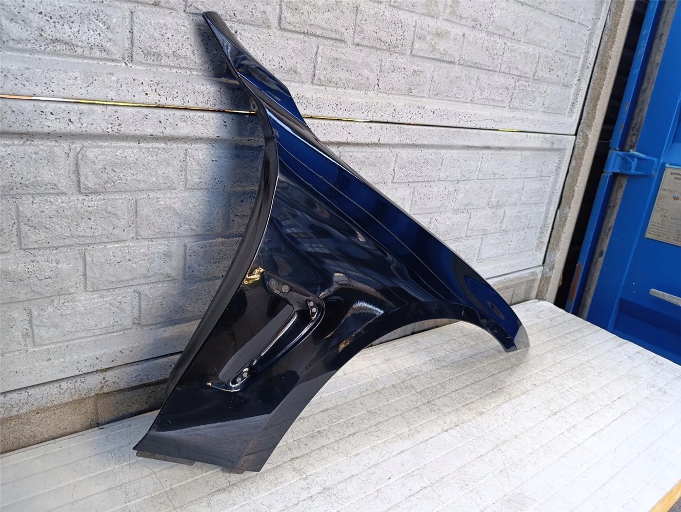 BMW IV 4 F32 F33 F36 BŁOTNIK PRAWY PRZEDNI ORYGINAŁ (17681720571)