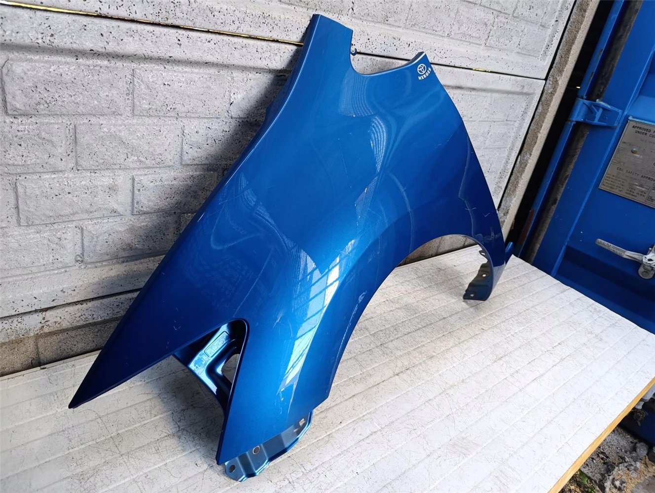 TOYOTA AURIS 1 I LIFT BŁOTNIK PRZEDNI LEWY (17681726133)