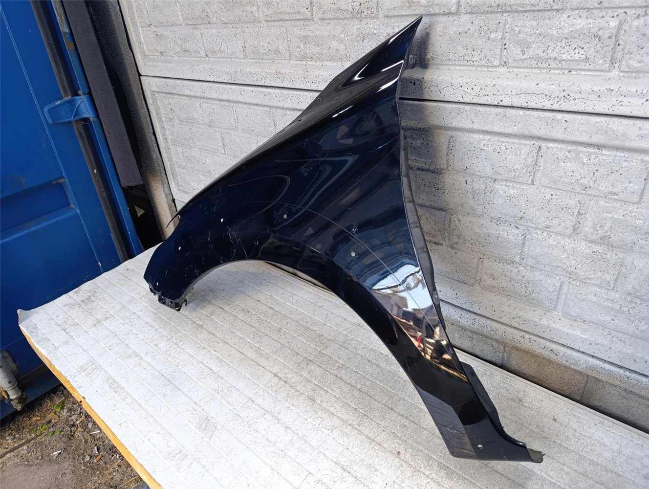 MITSUBISHI L200 FIAT FULLBACK 14-20 BŁOTNIK LEWY ORYGINAŁ (17681734096)