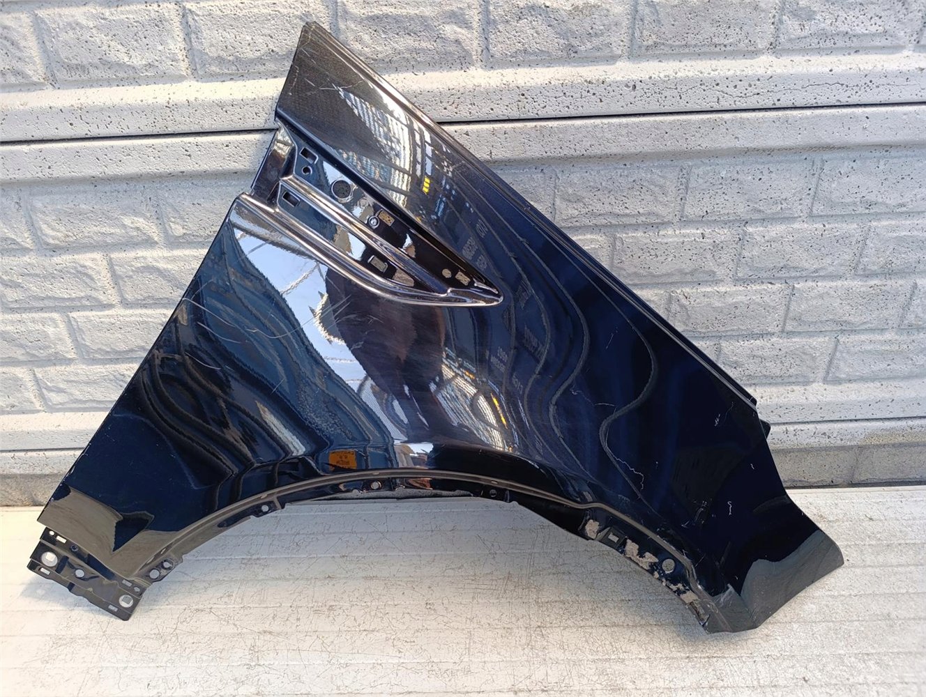 LAND ROVER DISCOVERY 5 17-22 BŁOTNIK PRZEDNI PRAWY ORYGINAŁ (17681853457)