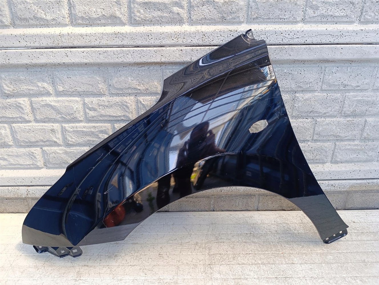 SUZUKI BALENO II 15-22 BŁOTNIK LEWY PRZEDNI ORYGINAŁ (17681859017)