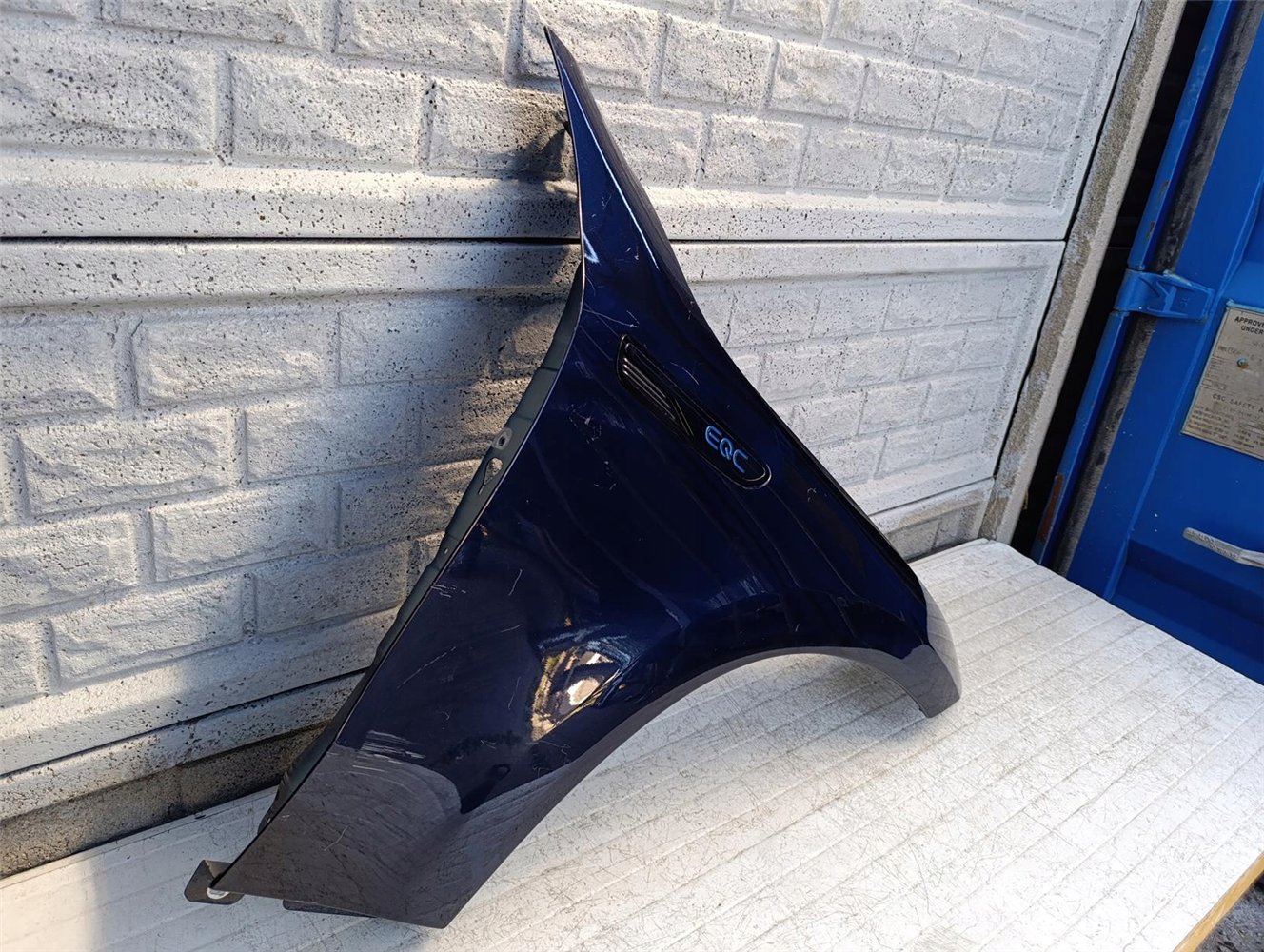 MERCEDES EQC W293 W 293 BŁOTNIK PRZEDNI PRAWY ORYGINAŁ (17681883239)