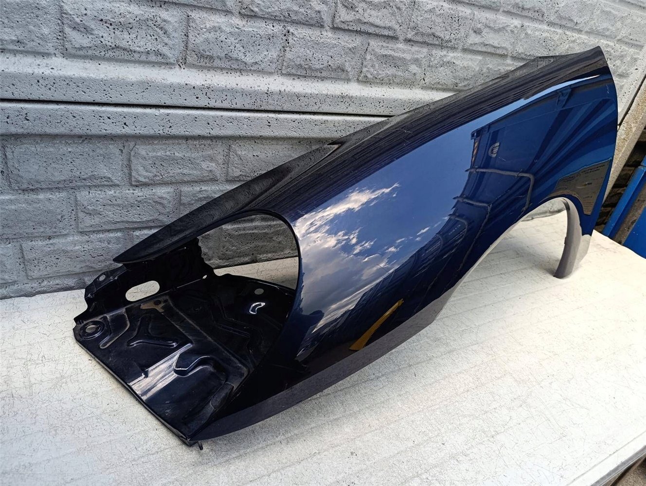 Porsche 996 2001 - LIFT Przód strona lewa Błotnik przedni (17688091185)