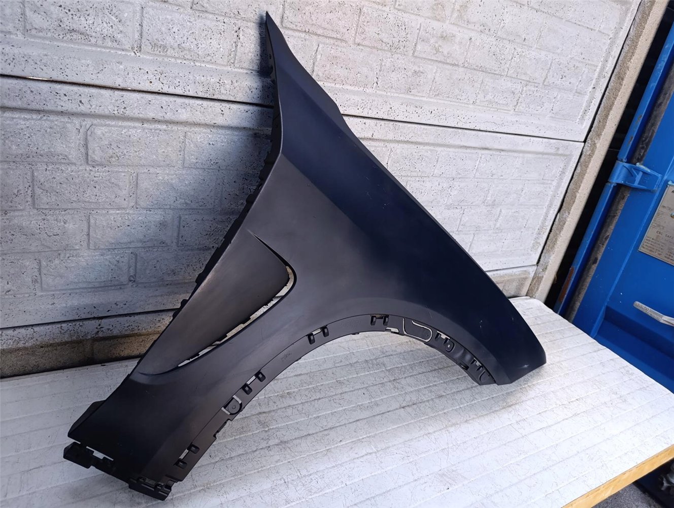 BMW X5 F15 BŁOTNIK PRAWY ORYGINAŁ (17694640451)