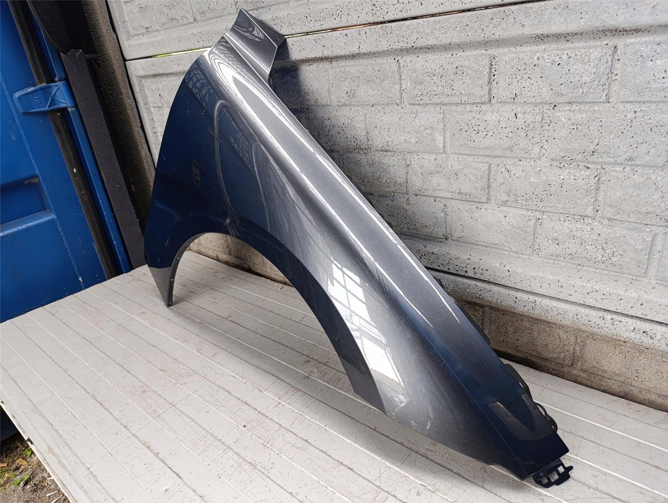 AUDI A6 E-TRON 2024- BŁOTNIK PRAWY PRZEDNI ORYGINAŁ (17697498229)