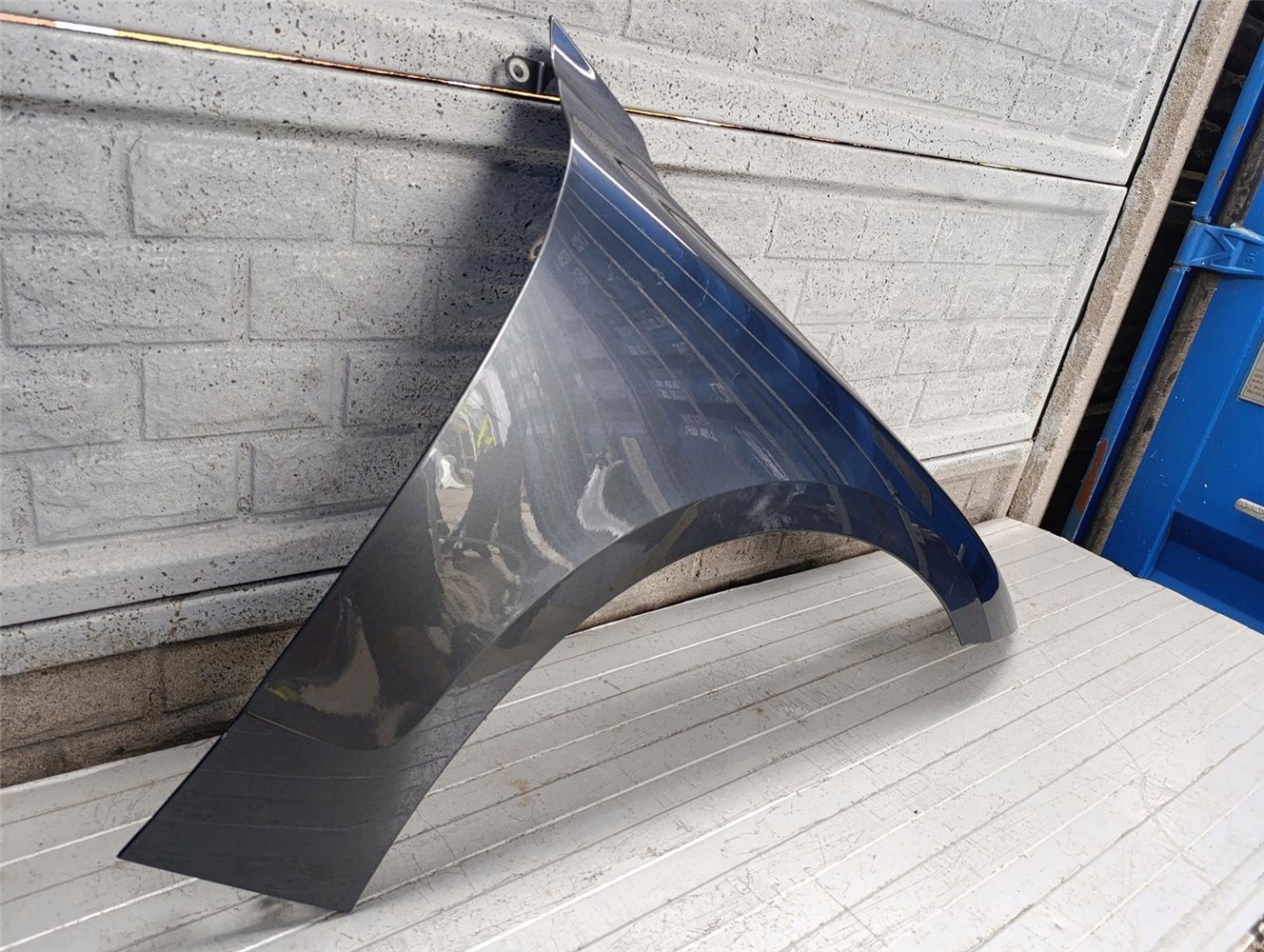 AUDI A6 E-TRON 2024- BŁOTNIK PRAWY PRZEDNI ORYGINAŁ (17697498229)