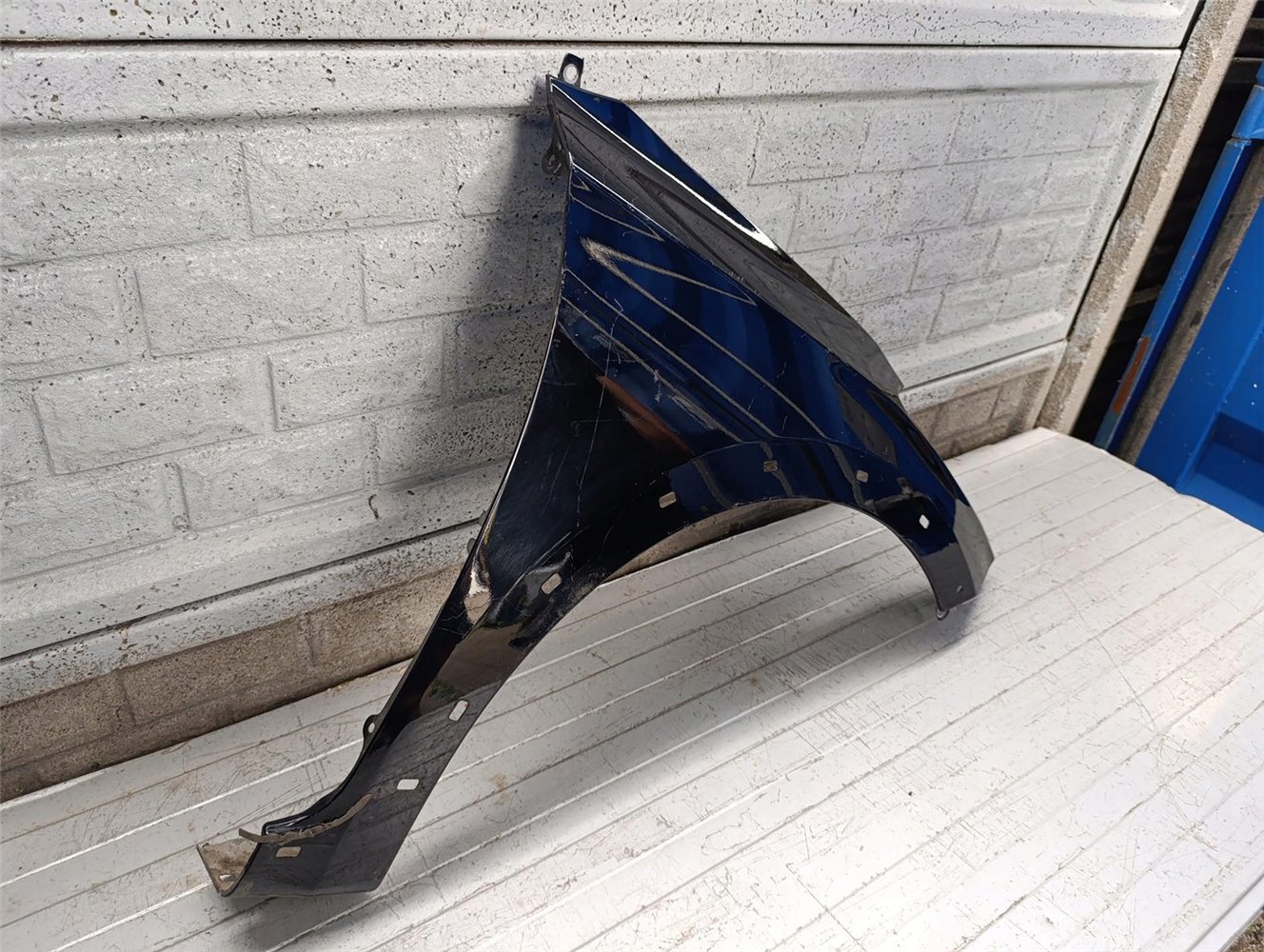 HYUNDAI I20 CROSS SPORT BŁOTNIK PRZEDNI PRAWY ORYGINAŁ (17697505948)