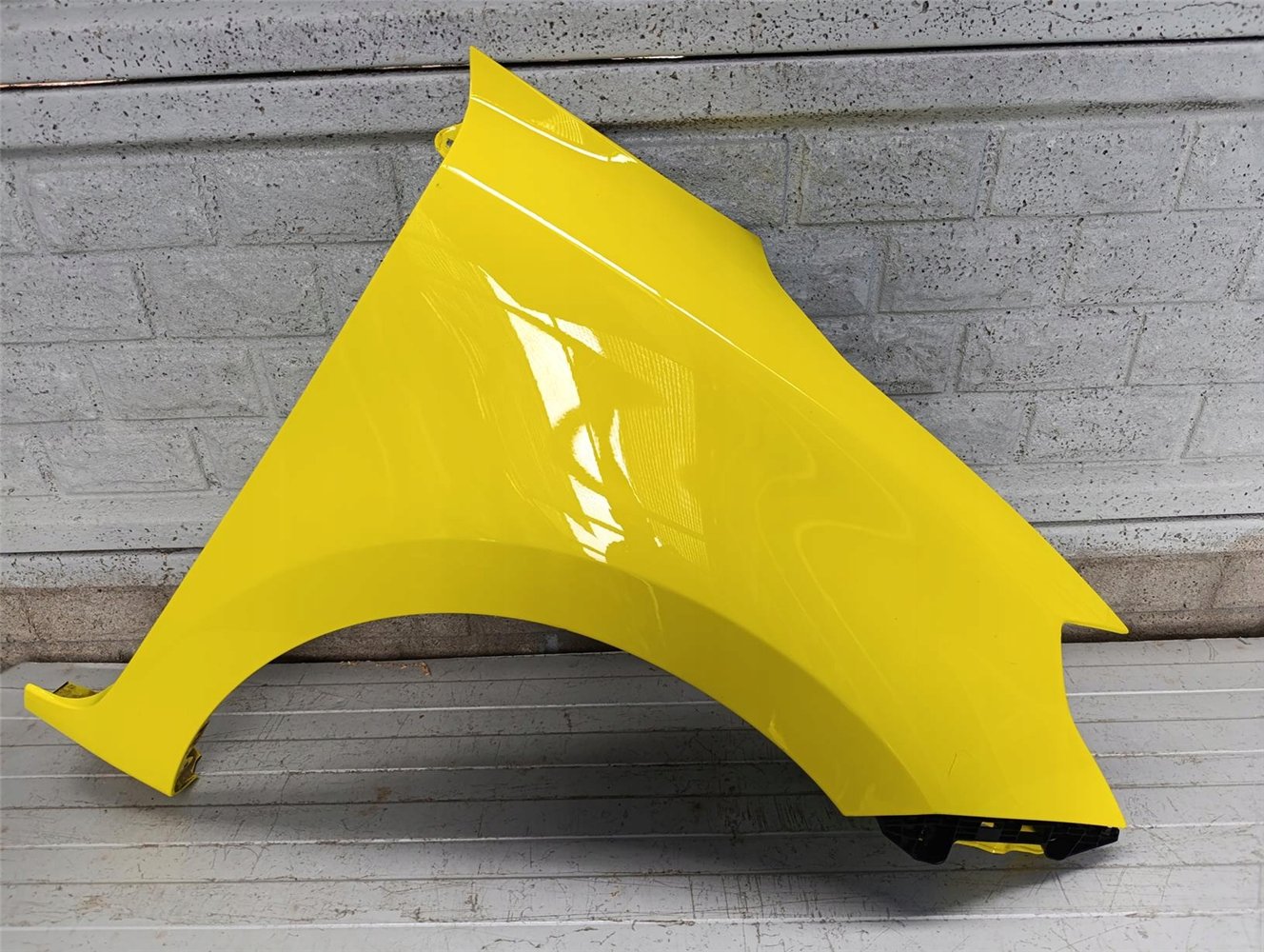 SUZUKI SWIFT MK8 17 -24 BŁOTNIK PRZEDNI PRAWY ORYGINAŁ (17699999846)