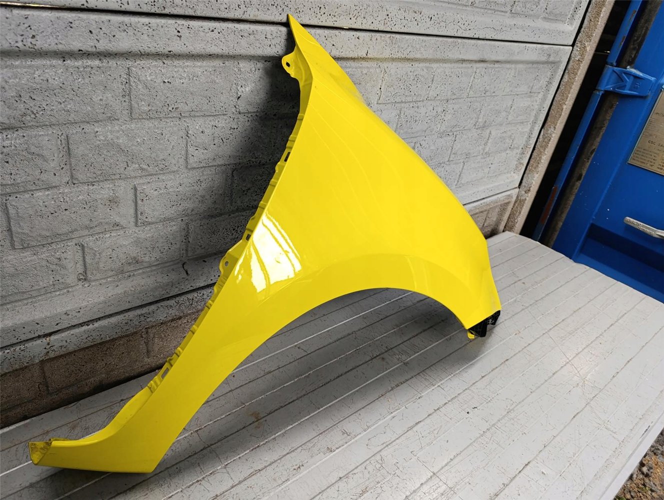 SUZUKI SWIFT MK8 17 -24 BŁOTNIK PRZEDNI PRAWY ORYGINAŁ (17699999846)