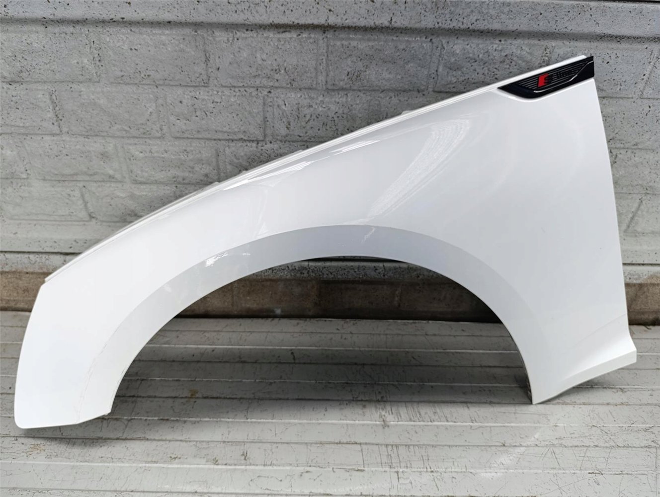 AUDI A5 8W6 F5 16-24 BŁOTNIK LEWY PRZEDNI ORYGINAŁ (17700027301)