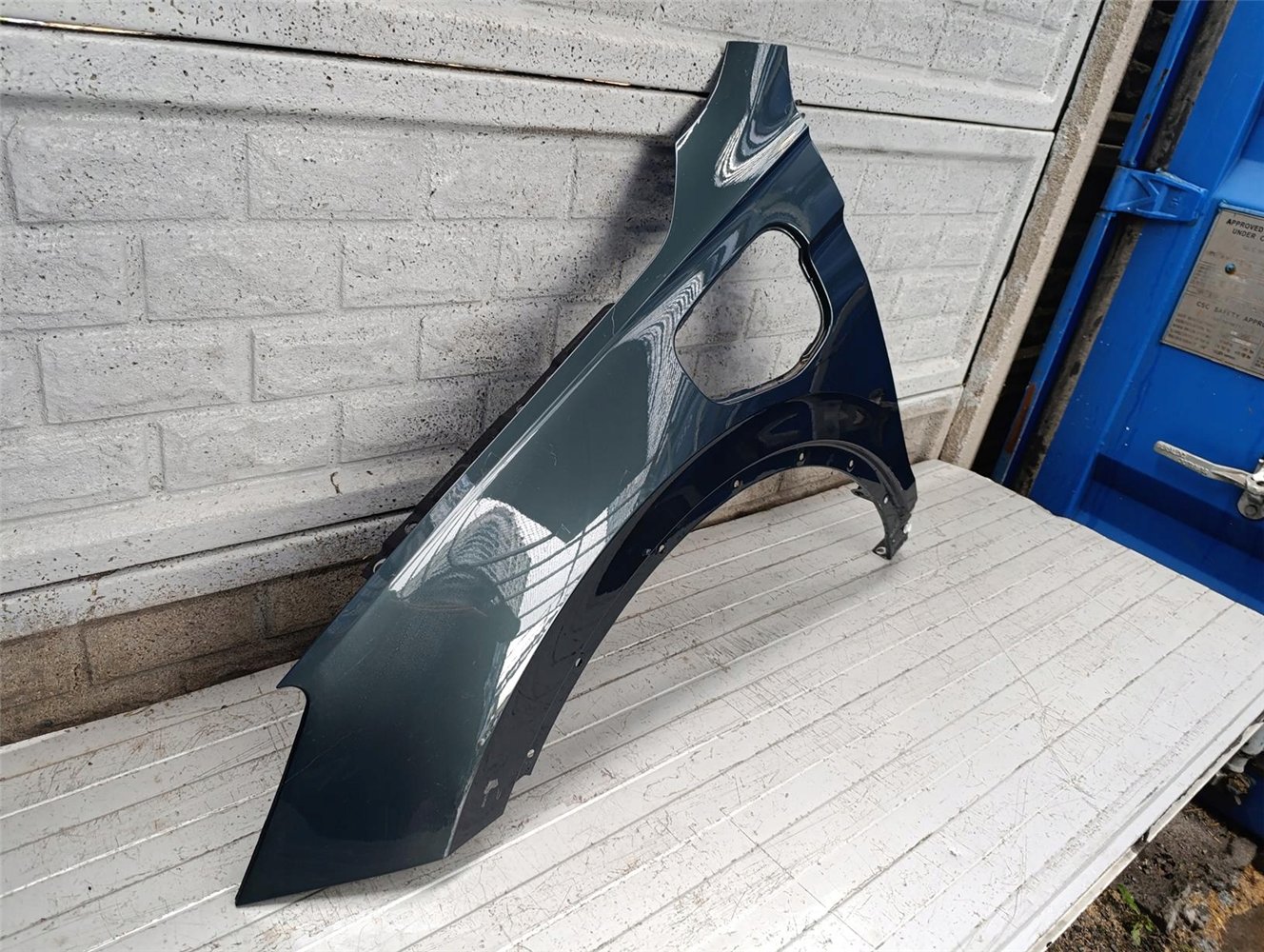 SEAT TARRACO HYBRYDA 21-24 BŁOTNIK PRZEDNI LEWY ORYGINAŁ (17700039044)