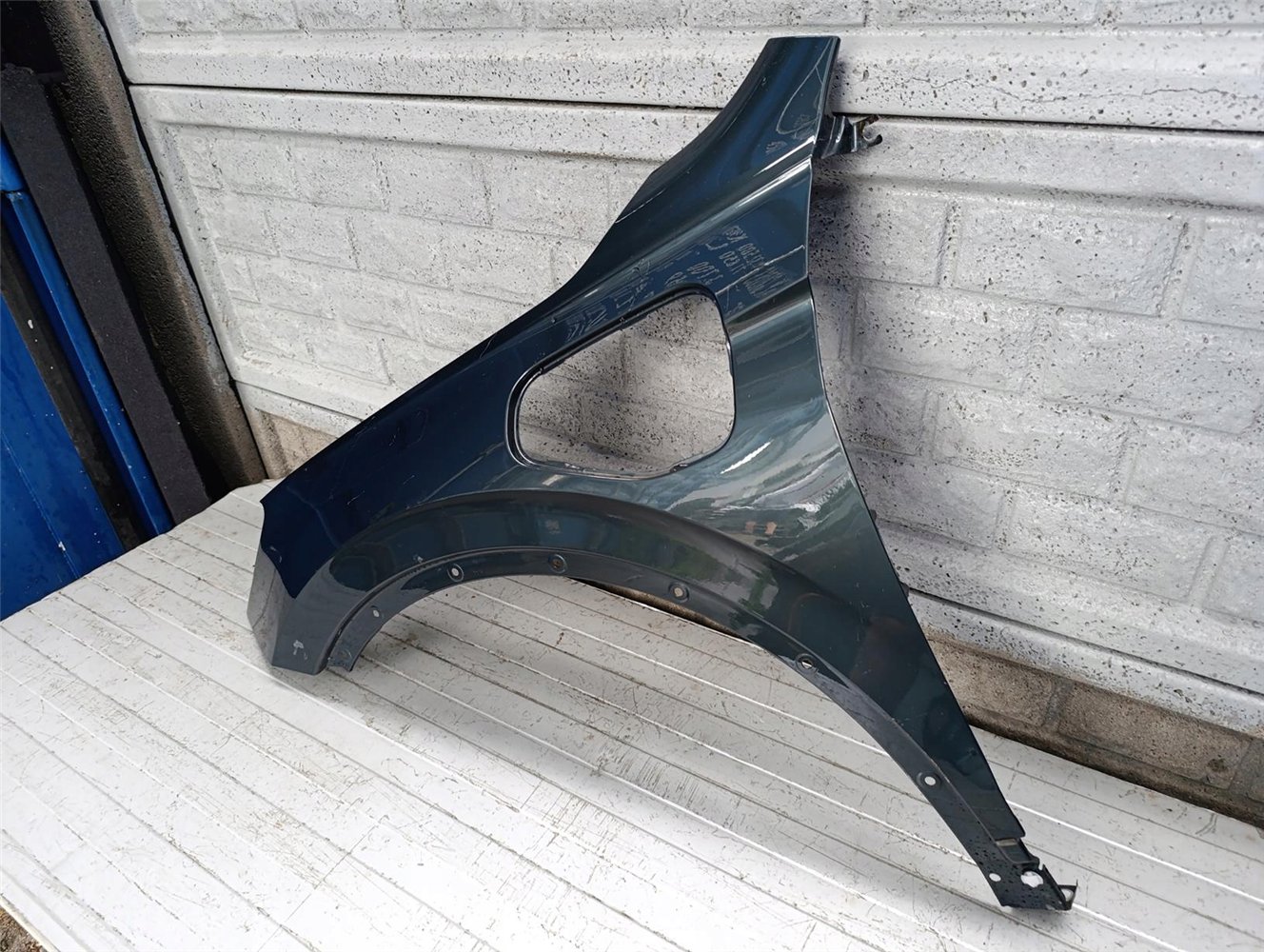 SEAT TARRACO HYBRYDA 21-24 BŁOTNIK PRZEDNI LEWY ORYGINAŁ (17700039044)