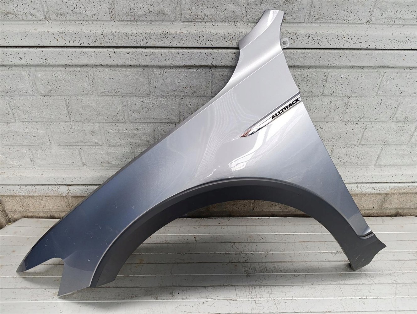 VW PASSAT B8 ALLTRACK BŁOTNIK PRZEDNI LEWY ORYGINAŁ (17702714212)