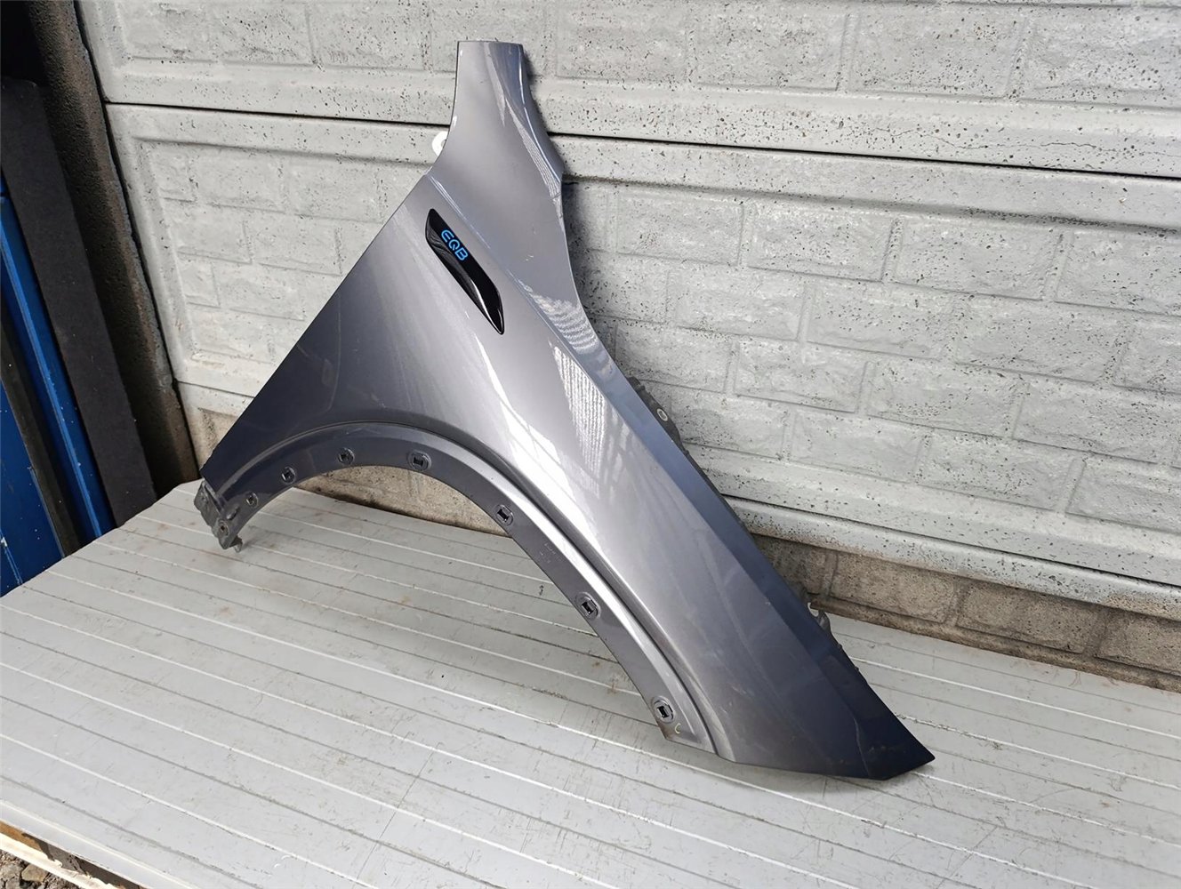 MERCEDES EQB X243 W243 BŁOTNIK PRZEDNI PRAWY ORYGINAŁ (17702931479)