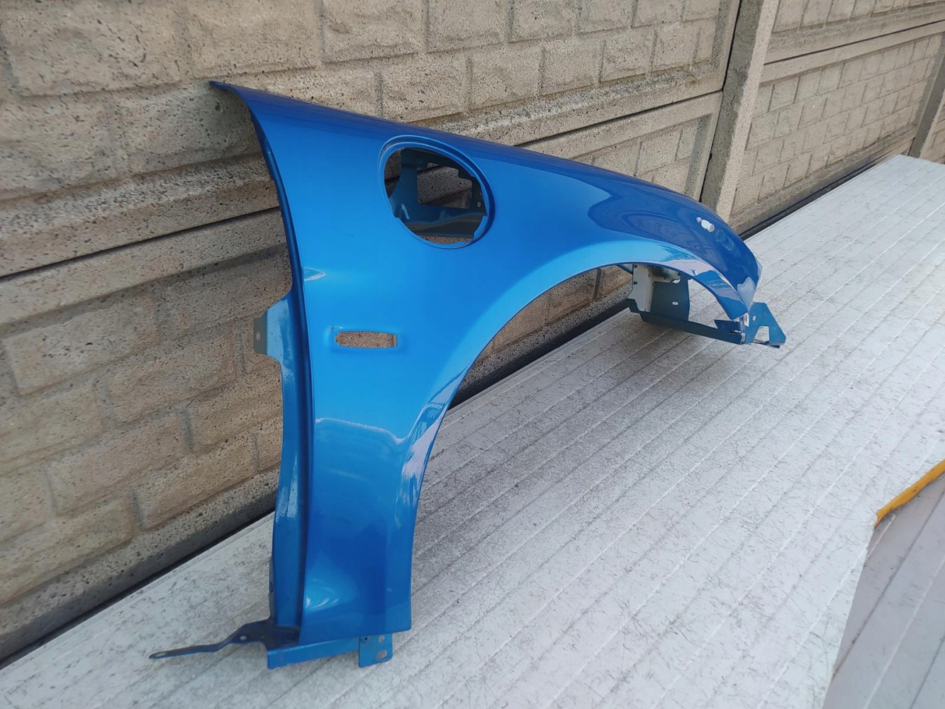 RENAULT ALPINE BŁOTNIK PRZEDNI PRAWY - (12314717840)