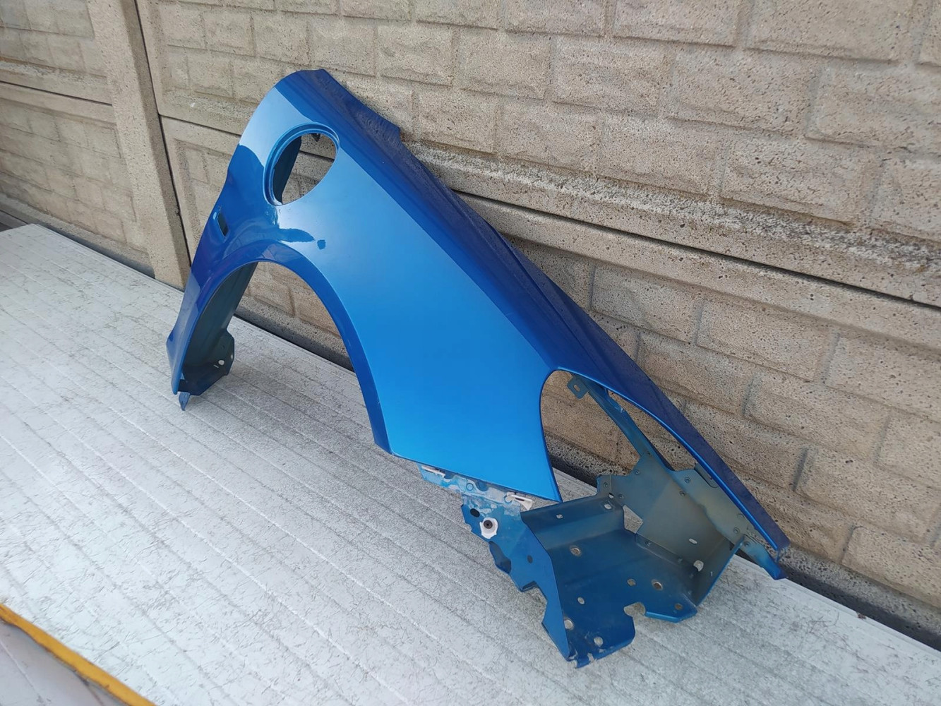 RENAULT ALPINE BŁOTNIK PRZEDNI PRAWY - (12314717840)