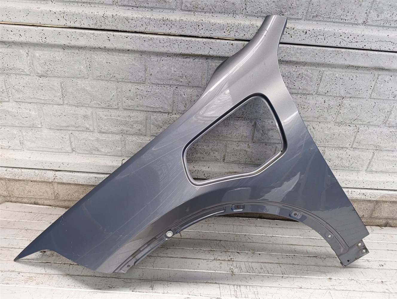 BMW X2 II F39 HYBRYDA BŁOTNIK LEWY PRZEDNI ORYGINAŁ (17713059390)