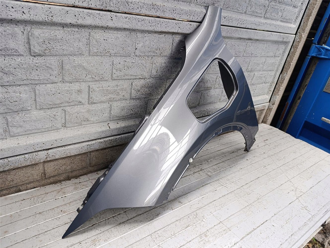 BMW X2 II F39 HYBRYDA BŁOTNIK LEWY PRZEDNI ORYGINAŁ (17713059390)