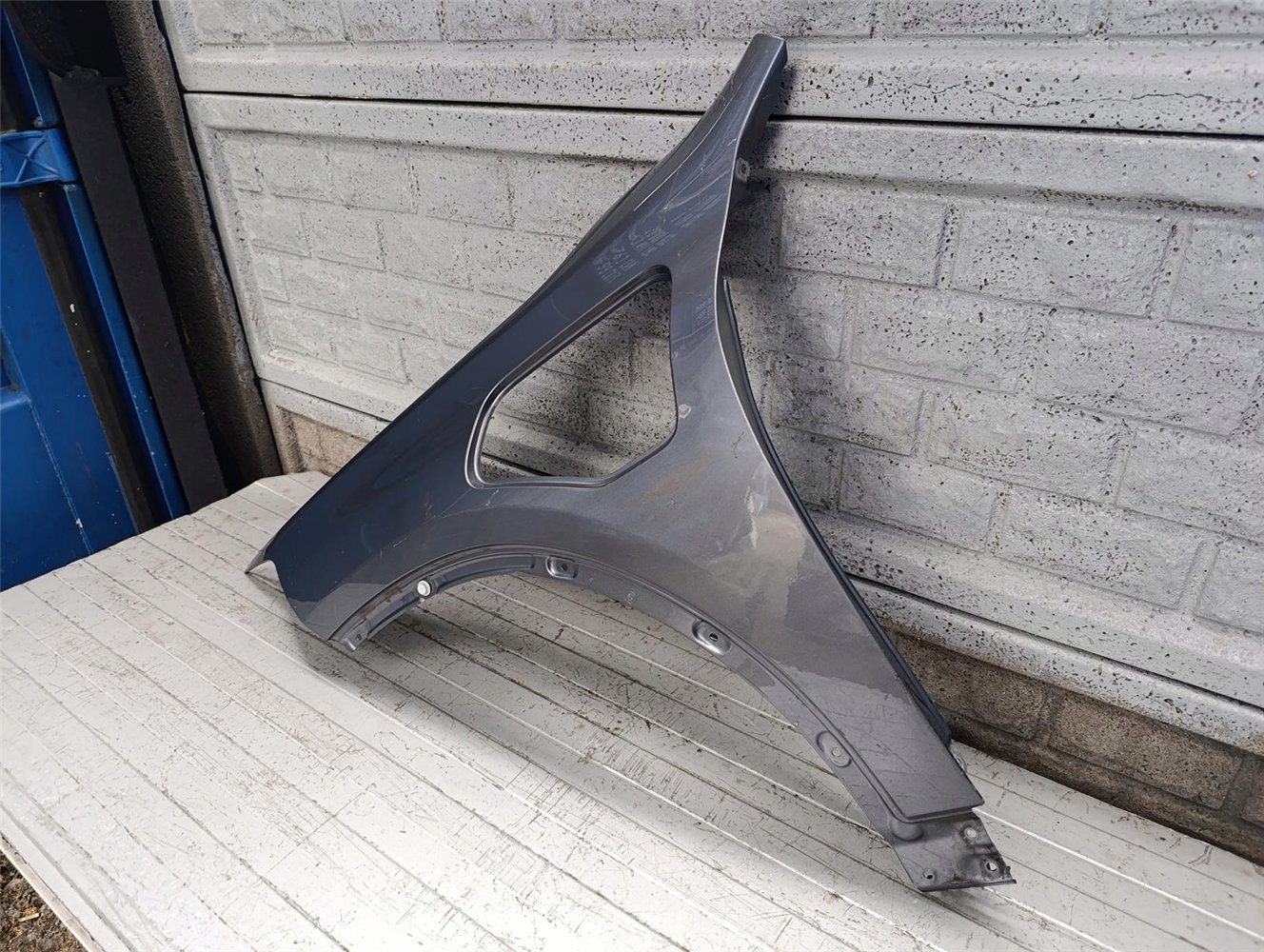 BMW X2 II F39 HYBRYDA BŁOTNIK LEWY PRZEDNI ORYGINAŁ (17713059390)