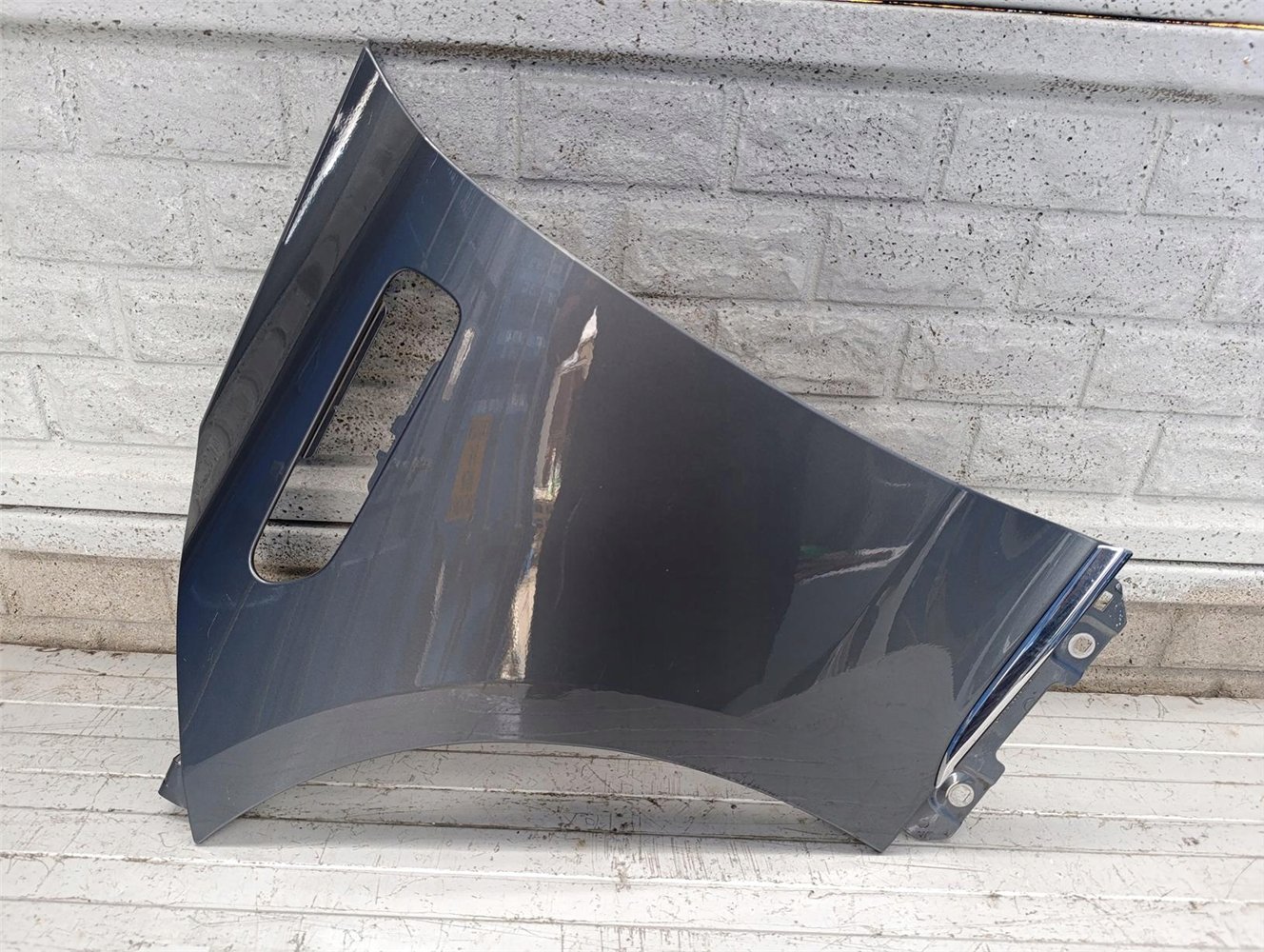 BŁOTNIK MERCEDES EQE W295 LEWY PRZEDNI ORYGINAŁ (17713063127)