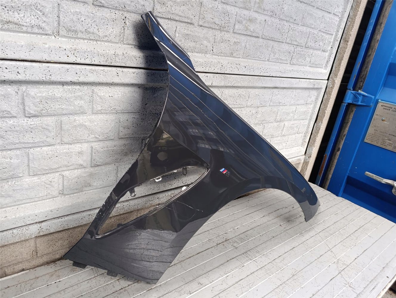 BMW serii 8 VIII G14 G15 G16 18-24 BŁOTNIK PRAWY ORYGINAŁ (17713068705)