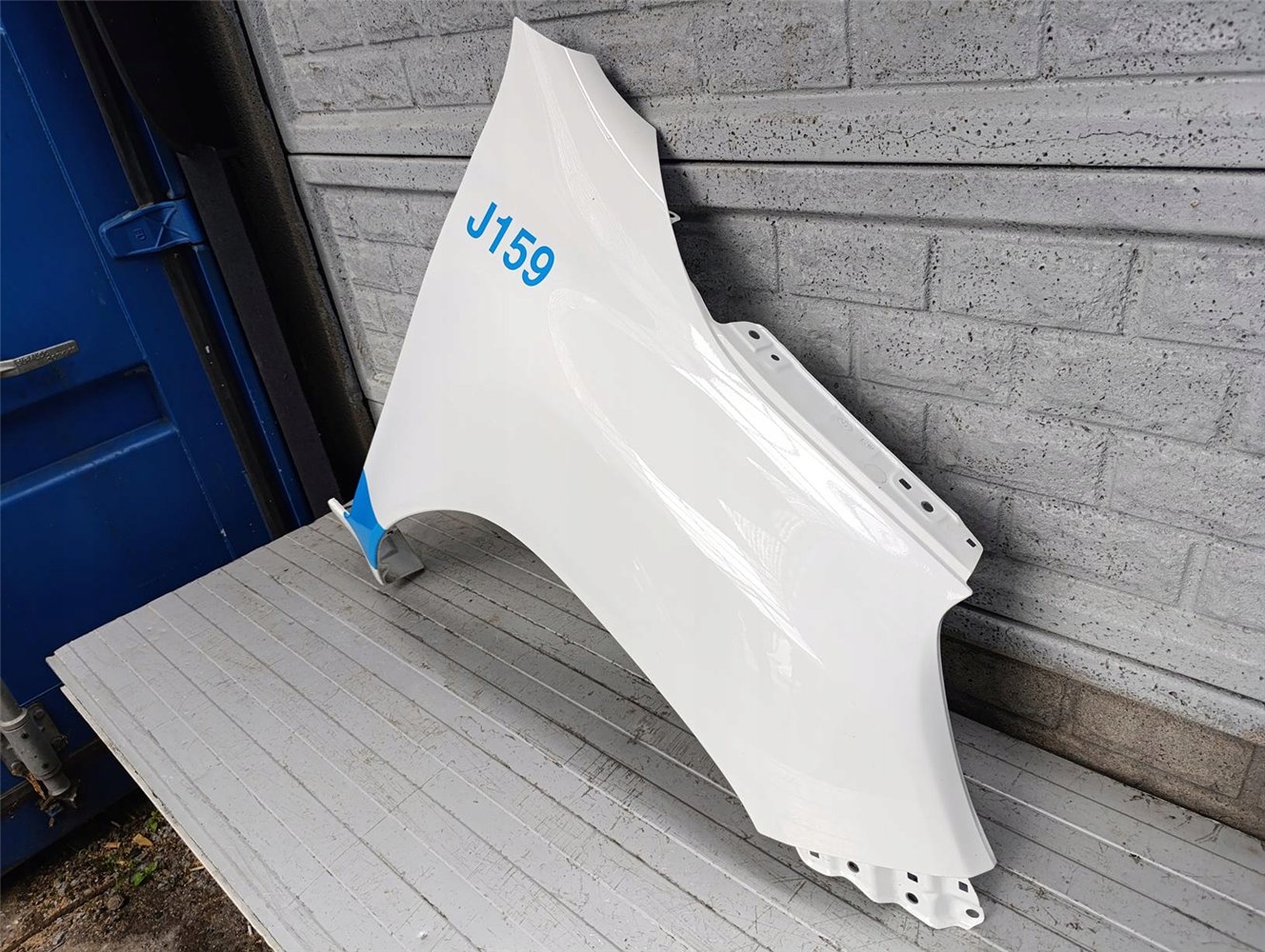 TOYOTA HILUX 15- BŁOTNIK PRZEDNI PRAWY ORYGINAŁ (17713089359)