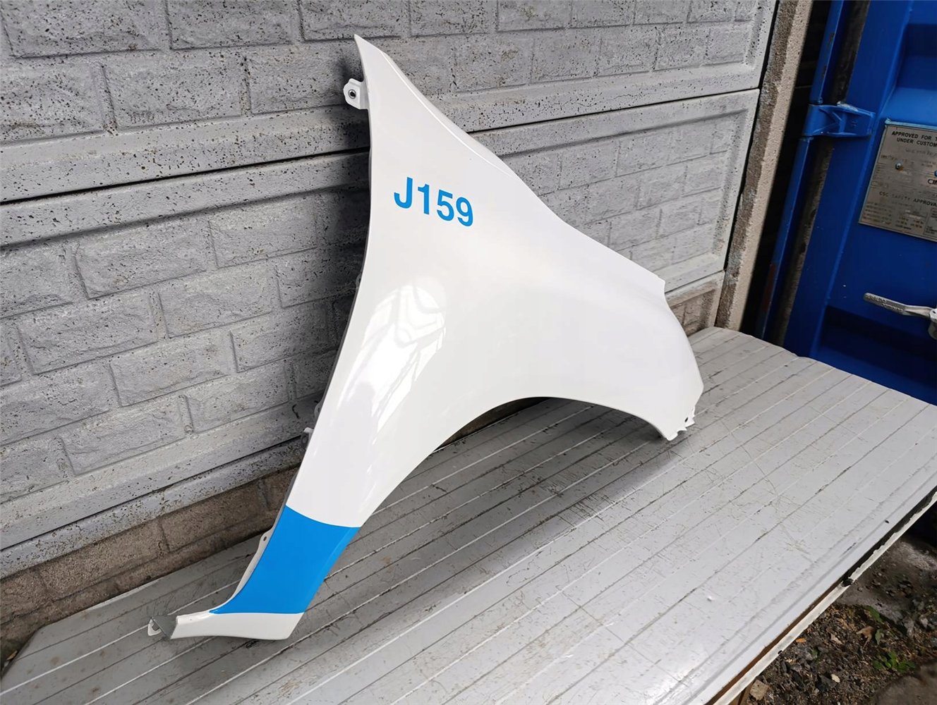 TOYOTA HILUX 15- BŁOTNIK PRZEDNI PRAWY ORYGINAŁ (17713089359)