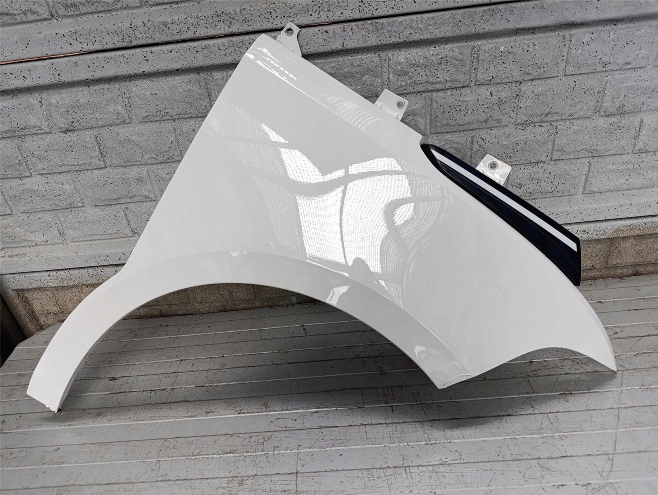 VW ID BUZZ 22- BŁOTNIK PRAWY PRZEDNI ORYGINAŁ (17713101065)