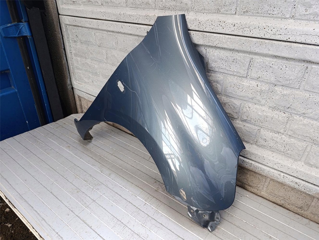 NISSAN MICRA K13 LIFT 13-18 BŁOTNIK PRZEDNI PRAWY ORYGINAŁ (17715642526)