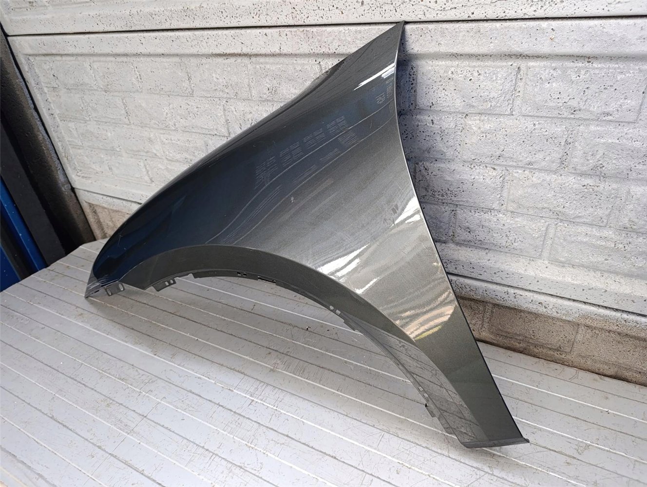 PORSCHE MACAN 24- 95C BŁOTNIK LEWY PRZÓD ORYGINAŁ (17715649224)