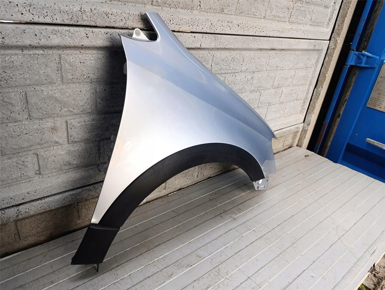 VW POLO CROSS 6R0 2009 - 2017 BŁOTNIK PRZEDNI PRAWY ORYGINAŁ (17715658356)