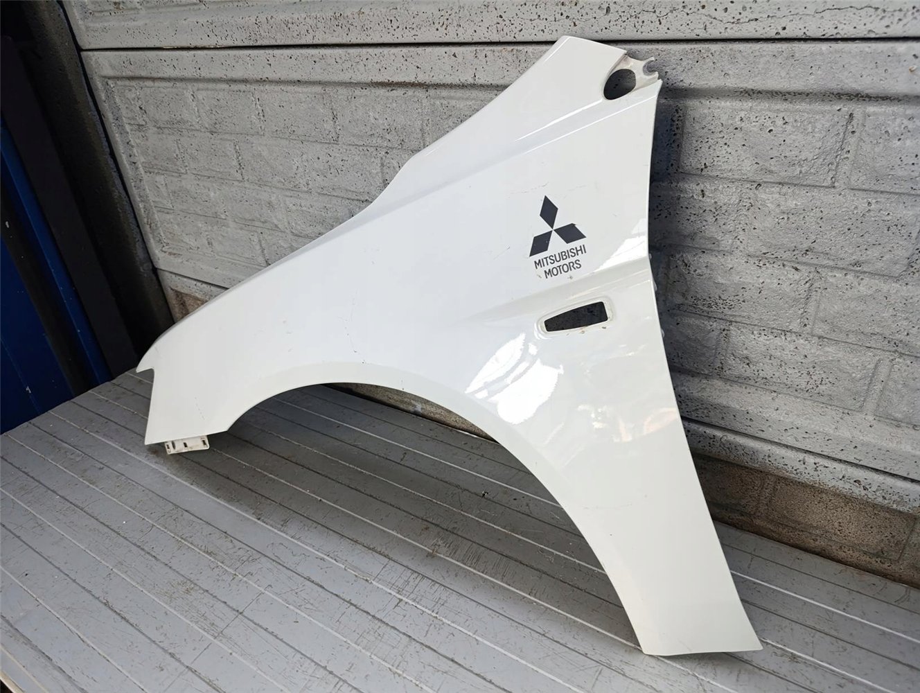 MITSUBISHI LANCER X10 08-17 BŁOTNIK PRZEDNI LEWY ORYGINAŁ (17715664837)