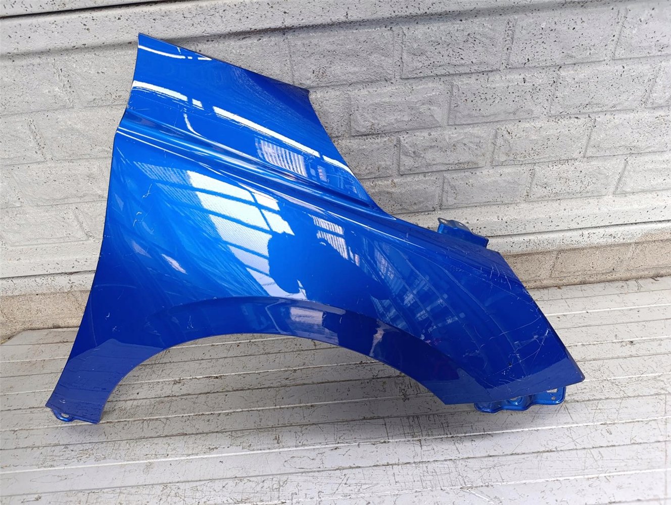 SUZUKI SWIFT Mk9 BŁOTNIK PRZEDNI PRAWY ORYGINAŁ (17715667929)