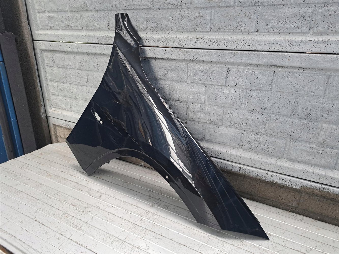 BMW X1 E84 2008-2013 BŁOTNIK PRAWY PRZEDNI ORYGINAŁ (17718174245)