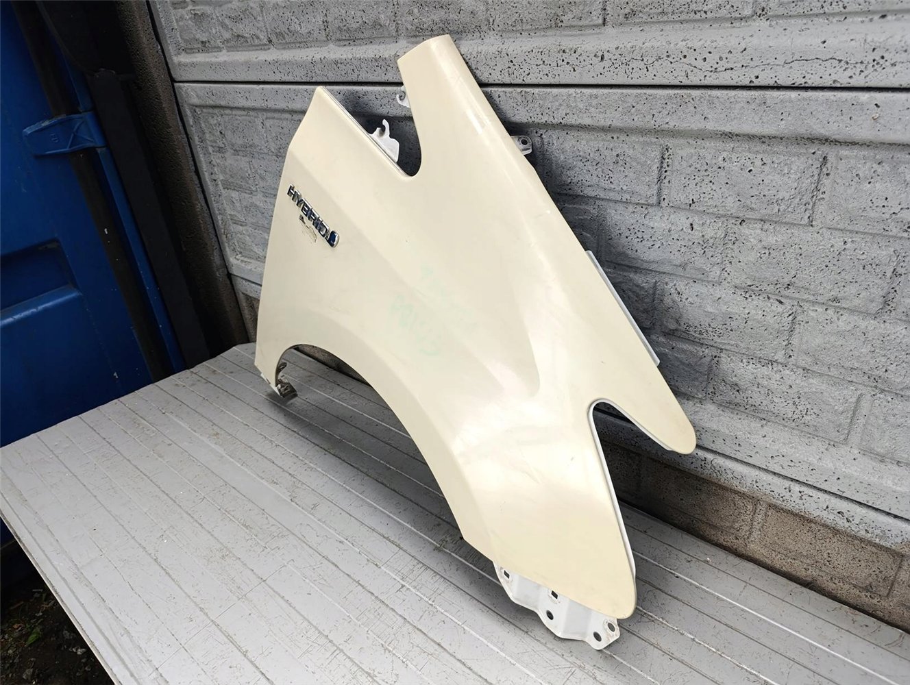 TOYOTA PRIUS PLUS BŁOTNIK PRZEDNI PRAWY ORYGINAŁ (17718224692)