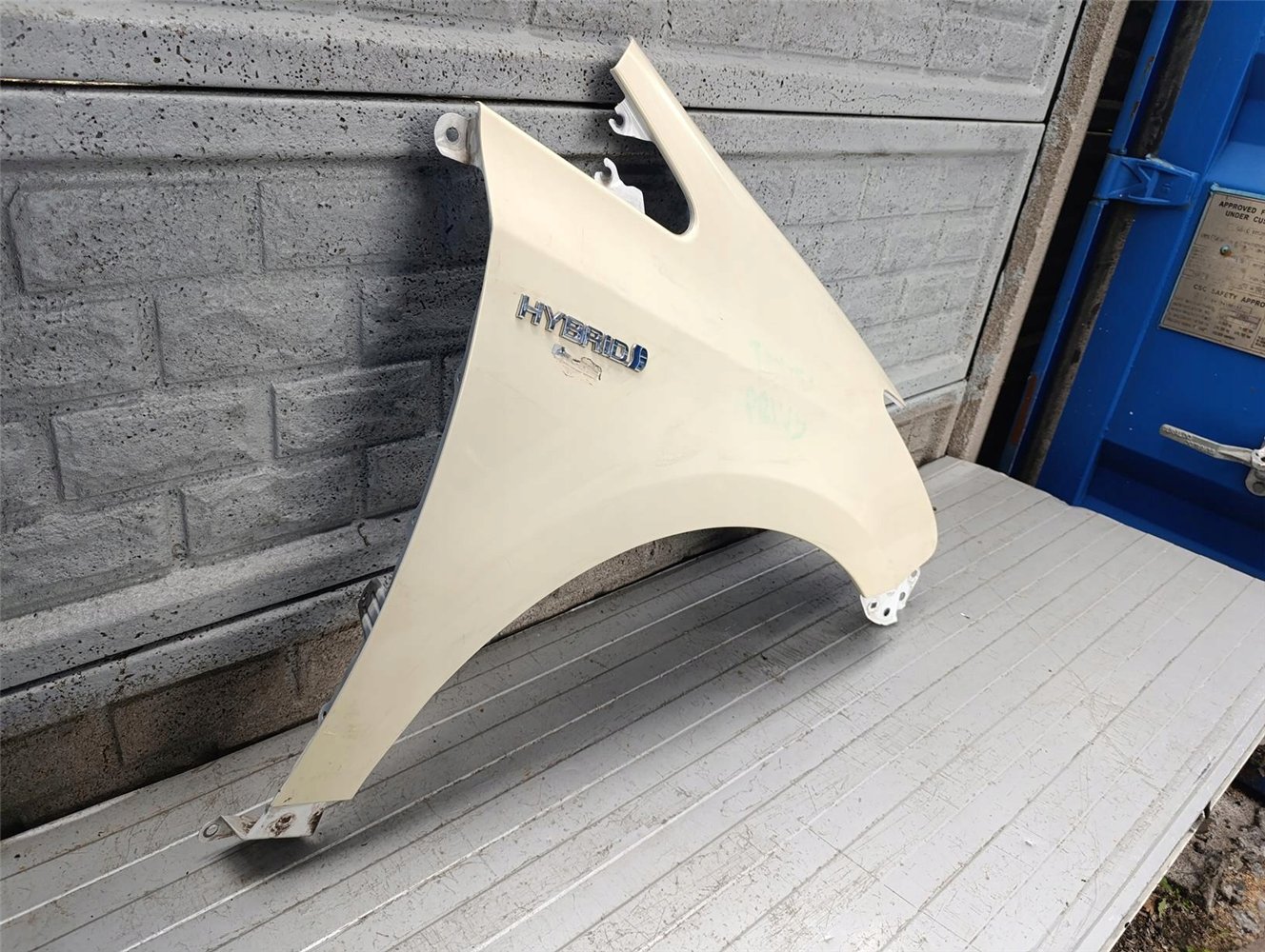 TOYOTA PRIUS PLUS BŁOTNIK PRZEDNI PRAWY ORYGINAŁ (17718224692)